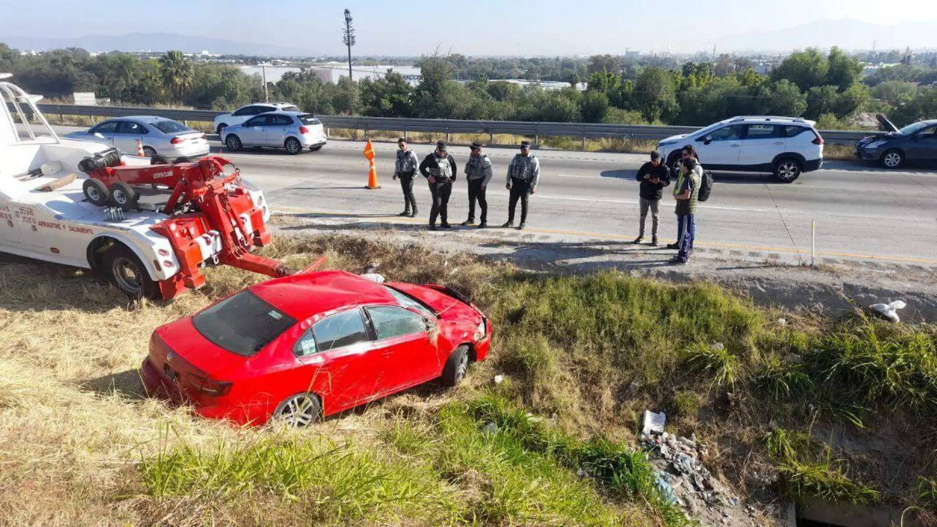 SJR POLI EL CARRO TEMRINO EN EL CAMELLON